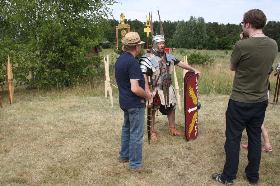... erläutert Iolius Bructerus Martialis Waffen und Taktiken der römischen Legionen