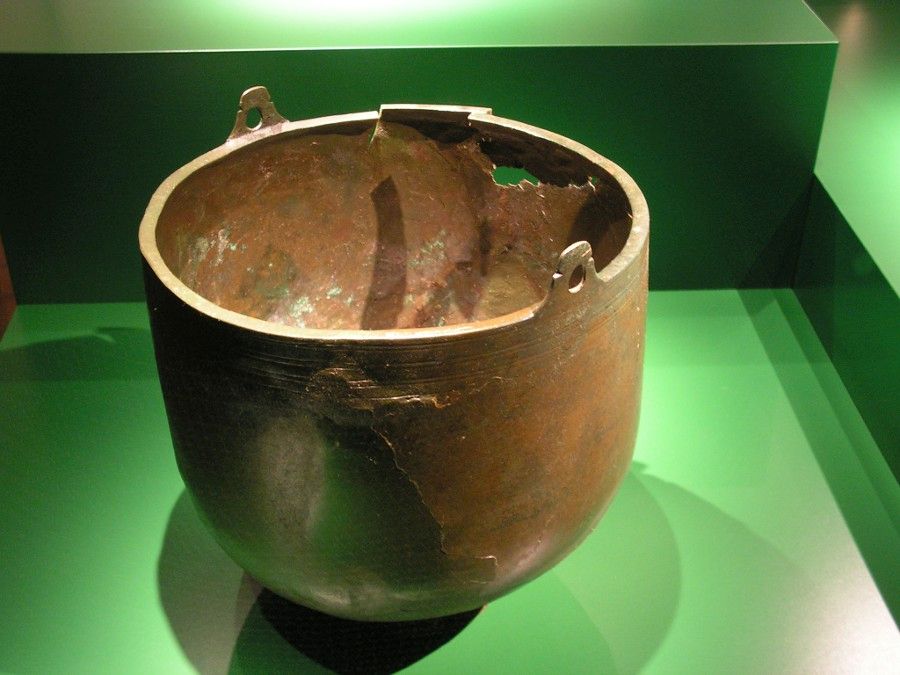 Hemmoorer Eimer römischer Produktion aus einem germanischen Urnenrab bei Grethem