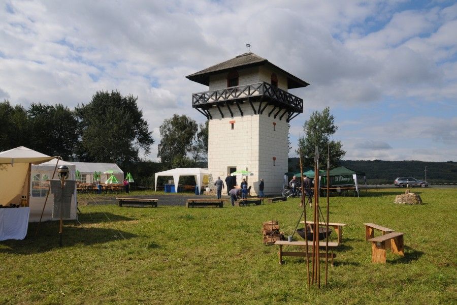Der rekonstruierte und nach neuesten archäologischen Erkenntnissen authentischste Limes-Wachturm bei Idstein