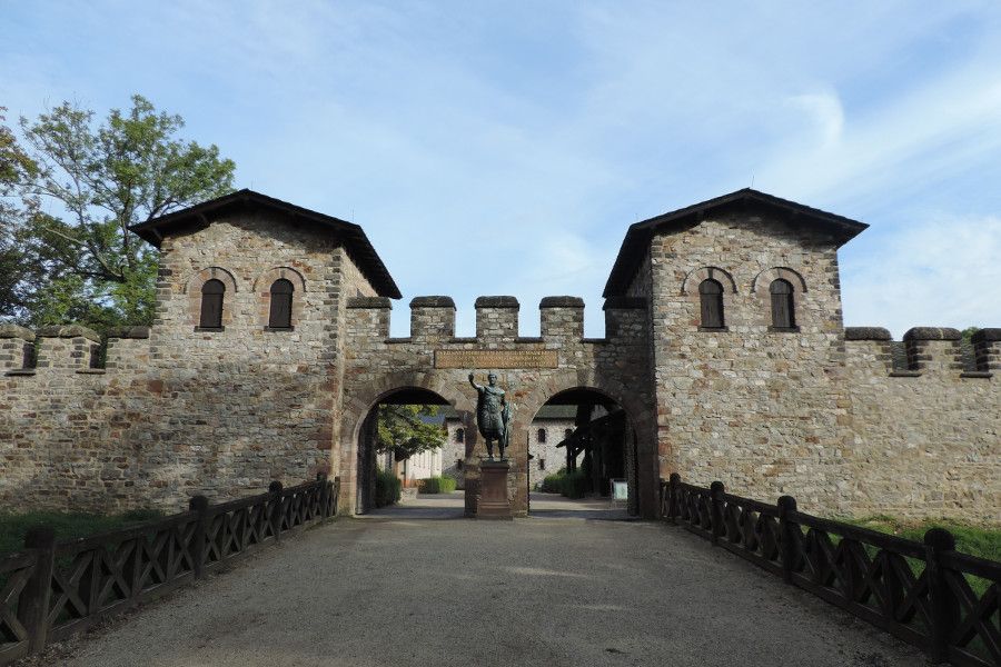 Die Porta praetoria des Kastells Saalburg ...
