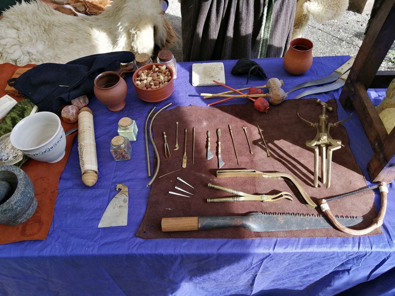 Chirurgische Instrumente, die den heute eingesetzten bereits sehr ähnlich waren.