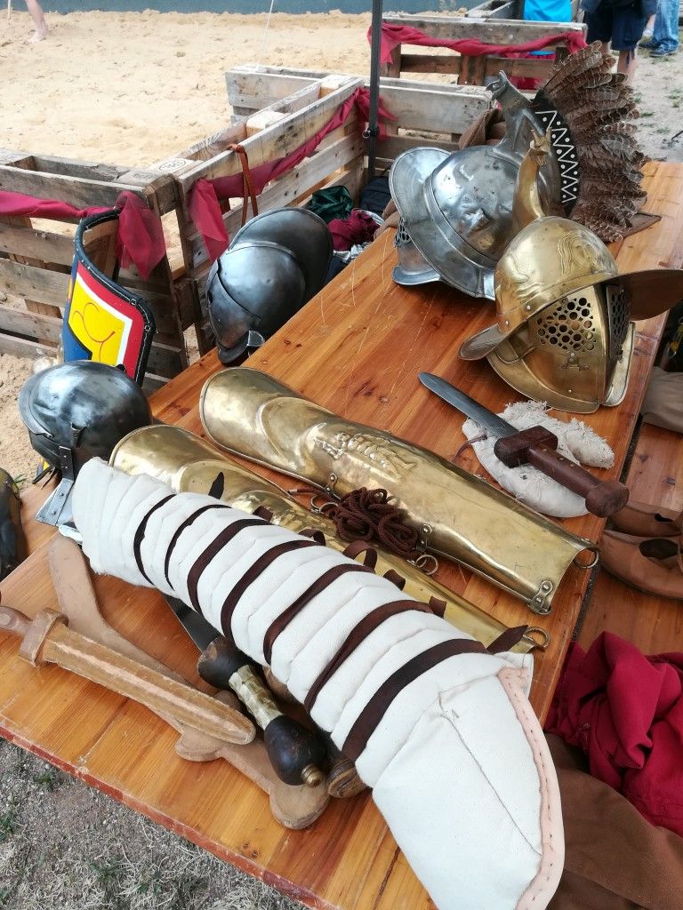 Auch die Ausrüstung der Gladiatoren ist beeindruckend ...